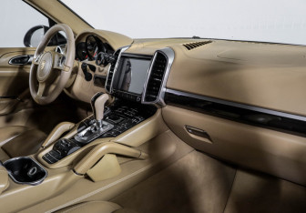 Подержанный автомобиль Porsche Cayenne 2013 года (9 фото)