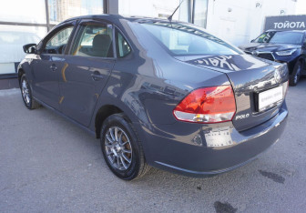 Подержанный автомобиль Volkswagen Polo Sedan 2012 года (7 фото)