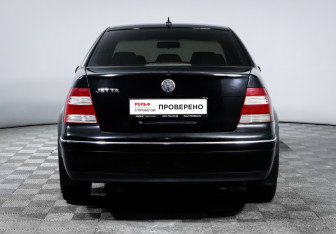 Подержанный автомобиль Volkswagen Jetta Sedan 2003 года (6 фото)