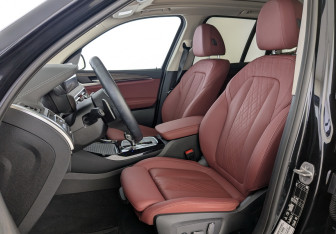 Подержанный автомобиль BMW X3 2024 года (22 фото)