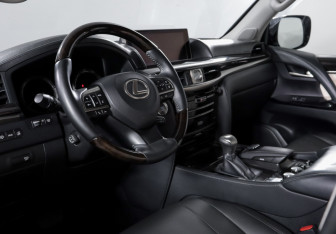 Подержанный автомобиль Lexus LX 2016 года (14 фото)