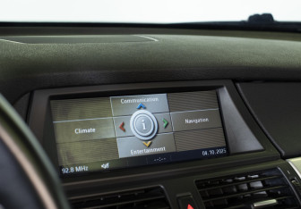 Подержанный автомобиль BMW X5 2009 года (17 фото)