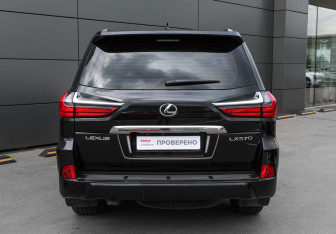 Подержанный автомобиль Lexus LX 2020 года (8 фото)