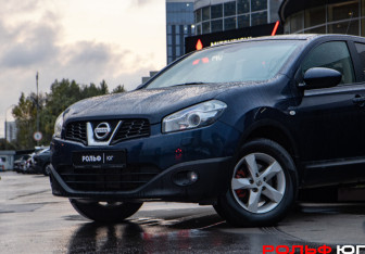 Подержанный автомобиль Nissan Qashqai 2012 года (11 фото)