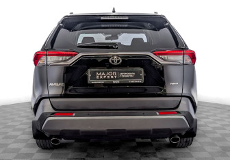 Подержанный автомобиль Toyota RAV4 2020 года (6 фото)
