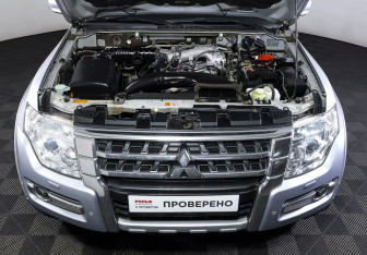 Подержанный автомобиль Mitsubishi Pajero 2015 года (9 фото)