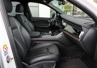 Подержанный автомобиль Audi Q7 2020 года (10 фото)