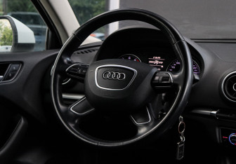Подержанный автомобиль Audi A3 Sedan 2015 года (11 фото)