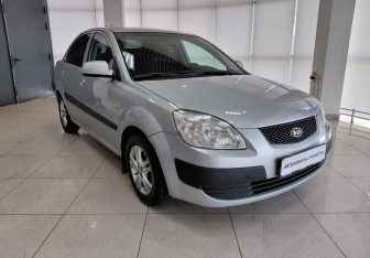 Подержанный автомобиль Kia Rio Sedan 2006 года (3 фото)