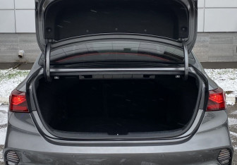 Подержанный автомобиль Kia Cerato Sedan 2022 года (10 фото)