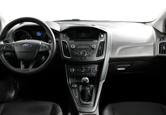 Подержанный автомобиль Ford Focus Hatchback 2019 года (8 фото)