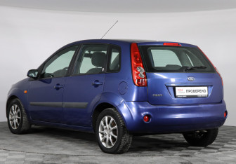 Подержанный автомобиль Ford Fiesta Hatchback 2007 года (4 фото)