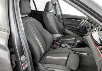 Подержанный автомобиль BMW X1 2017 года (23 фото)
