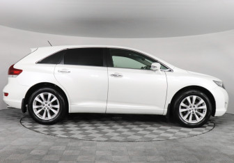 Подержанный автомобиль Toyota Venza 2015 года (4 фото)