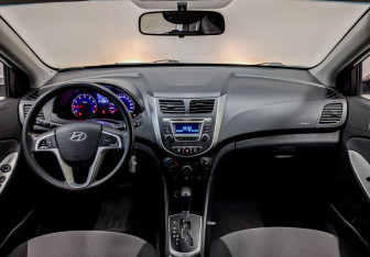 Подержанный автомобиль Hyundai Solaris Sedan 2013 года (14 фото)