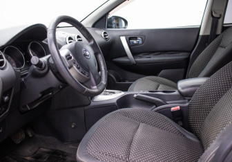 Подержанный автомобиль Nissan Qashqai 2008 года (10 фото)