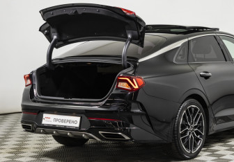 Подержанный автомобиль Kia K5 2021 года (23 фото)