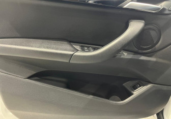 Подержанный автомобиль BMW X1 2018 года (12 фото)