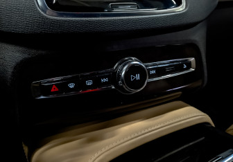 Подержанный автомобиль Volvo XC90 2017 года (28 фото)