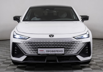 Подержанный автомобиль Changan UNI-V 2023 года (2 фото)