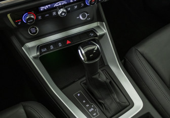 Подержанный автомобиль Audi Q3 2020 года (16 фото)
