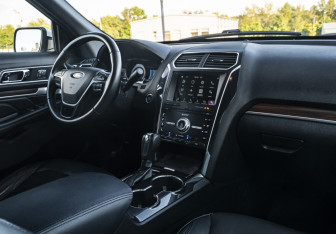 Подержанный автомобиль Ford Explorer 2018 года (14 фото)