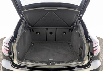 Подержанный автомобиль Porsche Macan 2015 года (10 фото)