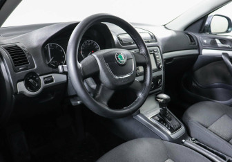 Подержанный автомобиль Skoda Octavia Wagon 2012 года (7 фото)