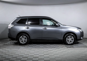 Подержанный автомобиль Mitsubishi Outlander 2012 года (4 фото)