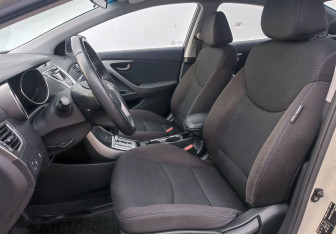 Подержанный автомобиль Hyundai Elantra Sedan 2012 года (10 фото)