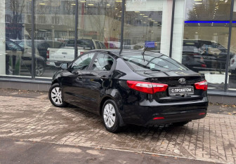 Подержанный автомобиль Kia Rio Sedan 2015 года (6 фото)