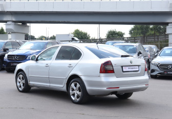 Подержанный автомобиль Skoda Octavia Liftback 2011 года (7 фото)
