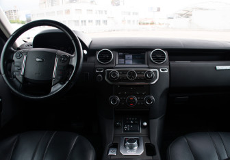 Подержанный автомобиль Land Rover Discovery 2015 года (14 фото)