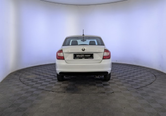 Подержанный автомобиль Skoda Rapid Liftback 2019 года (6 фото)