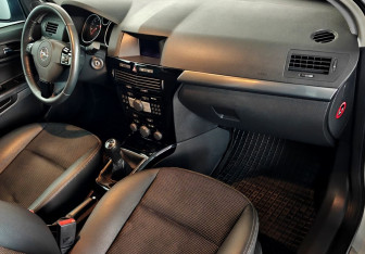 Подержанный автомобиль Opel Astra Wagon 2007 года (9 фото)