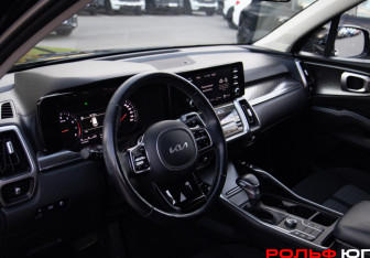 Подержанный автомобиль Kia Sorento 2022 года (10 фото)