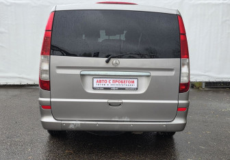 Подержанный автомобиль Mercedes-Benz Viano 2008 года (6 фото)