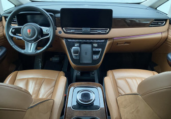 Подержанный автомобиль Hongqi HQ9 2022 года (12 фото)