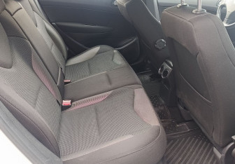 Подержанный автомобиль Peugeot 308 Hatchback 2011 года (11 фото)