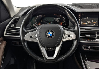 Подержанный автомобиль BMW X7 2019 года (22 фото)
