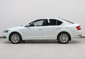 Подержанный автомобиль Skoda Octavia Liftback 2018 года (8 фото)
