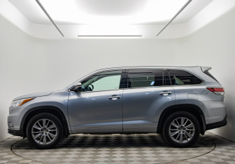 Подержанный автомобиль Toyota Highlander 2014 года (8 фото)