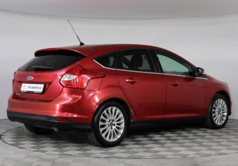 Подержанный автомобиль Ford Focus Hatchback 2011 года (6 фото)