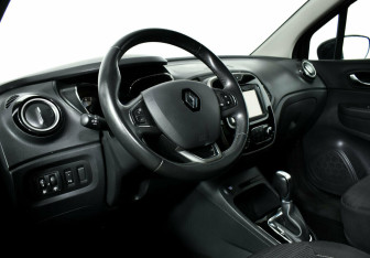 Подержанный автомобиль Renault Kaptur 2016 года (10 фото)