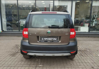Подержанный автомобиль Skoda Yeti 2013 года (7 фото)