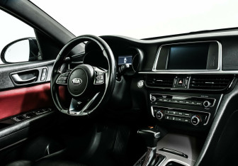 Подержанный автомобиль Kia Optima Sedan 2018 года (8 фото)