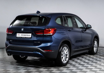 Подержанный автомобиль BMW X1 2021 года (5 фото)
