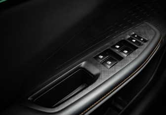 Подержанный автомобиль Changan UNI-V 2024 года (15 фото)