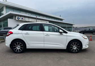 Подержанный автомобиль Citroen C4 Hatchback 2012 года (4 фото)