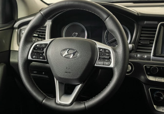 Подержанный автомобиль Hyundai Sonata 2018 года (14 фото)